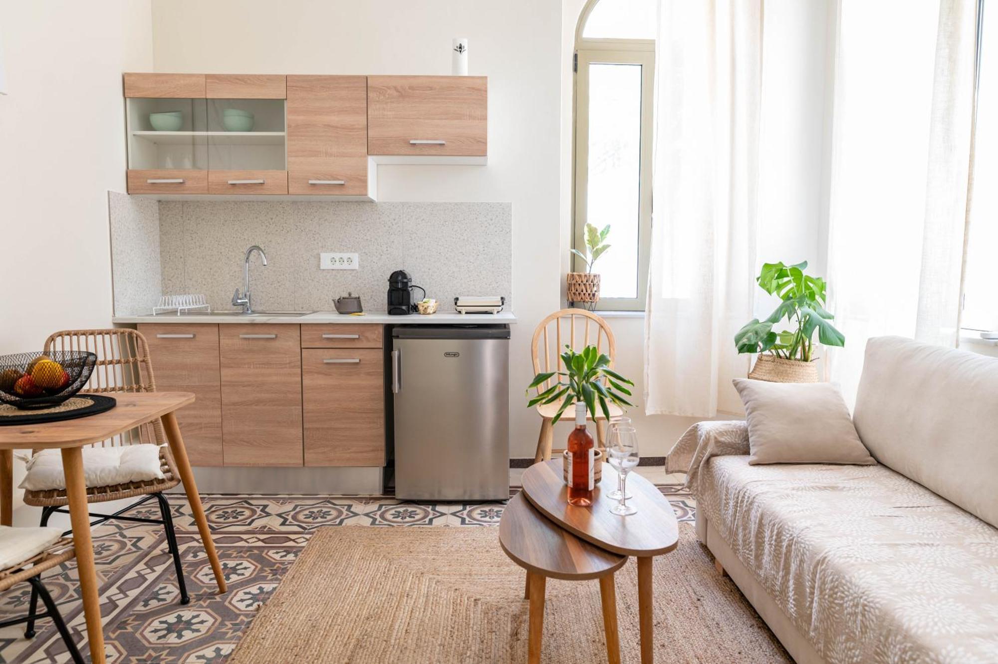 Kosnian City Suites Экстерьер фото